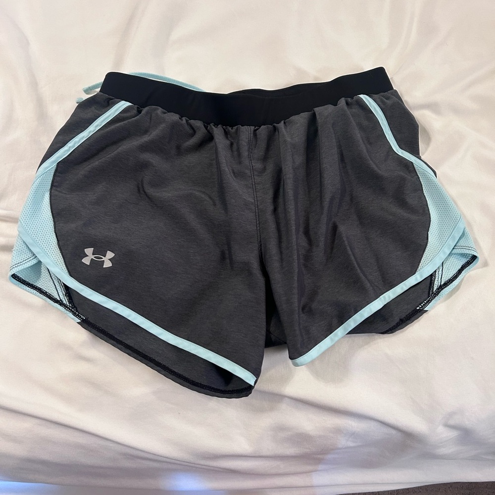Size medium Under Armour shorts